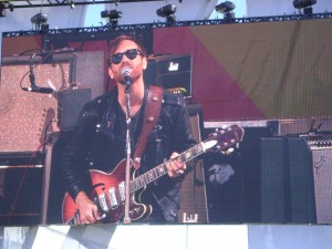 Jazzfest2013 Black Keys Sing